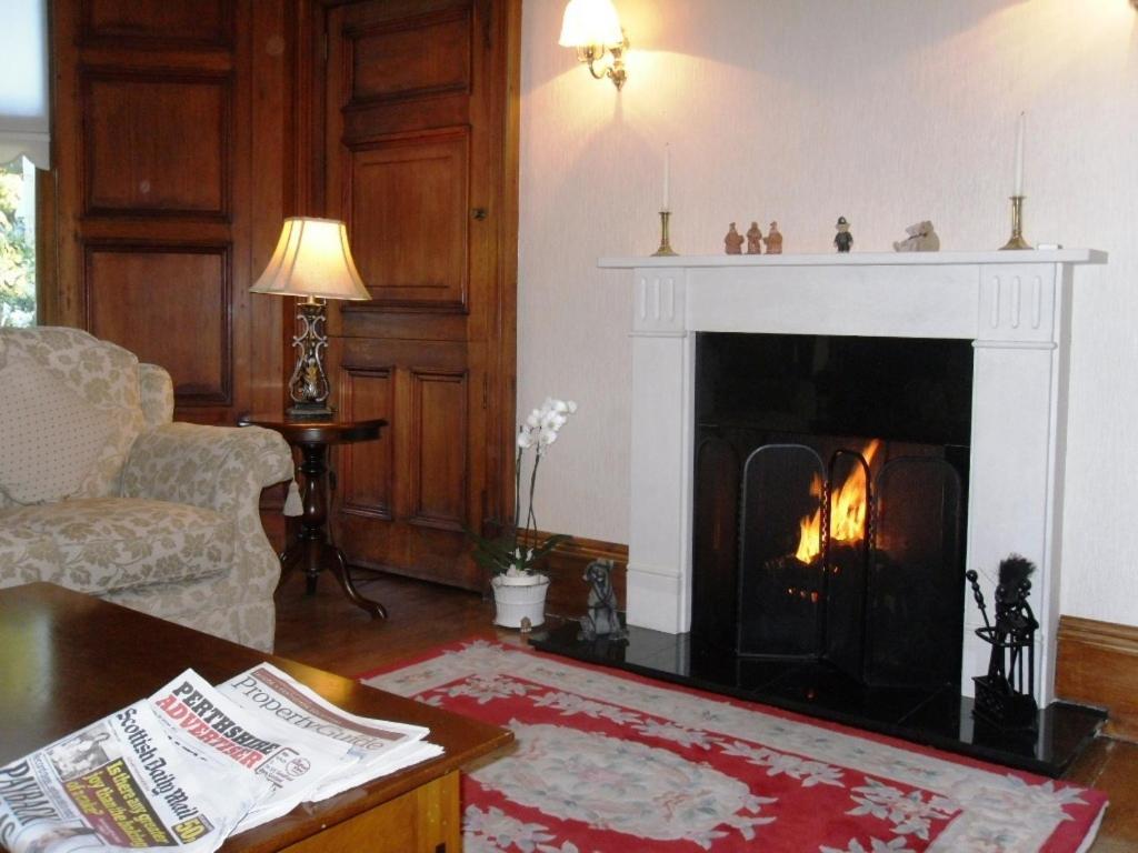 Ardfern Guest House Пърт Екстериор снимка